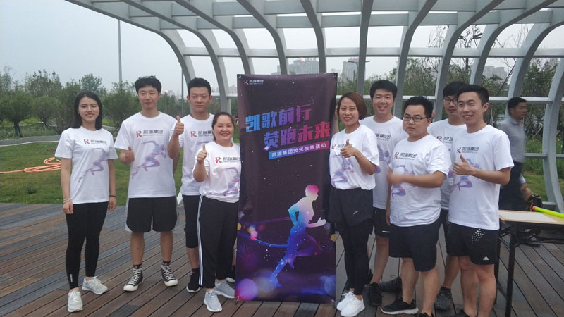 记yabo.com集团2019年夏季荧光夜跑活动